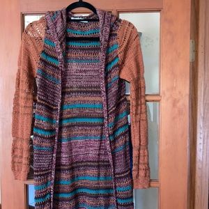 Open weave long cardigan.
